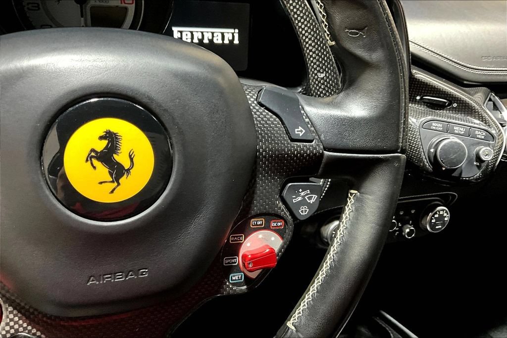 Used 2015 Ferrari 458 Italia Coupe RWD image 12