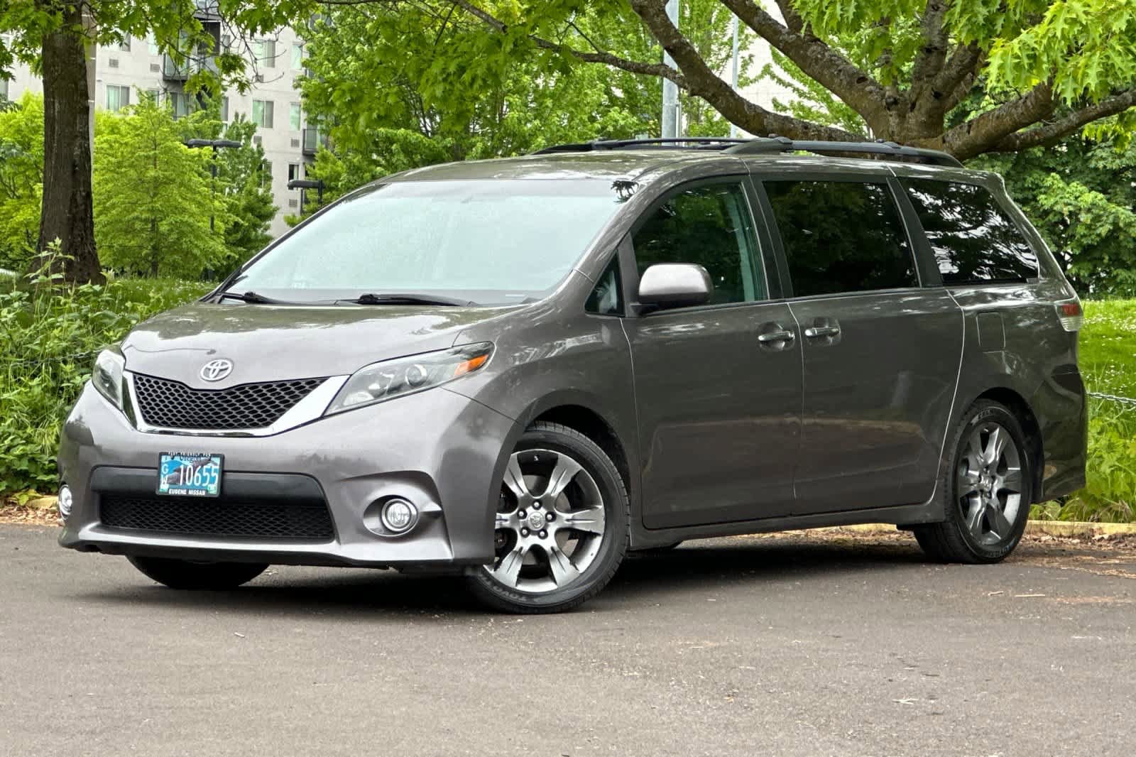 Used 2015 Toyota Sienna SE w/ SE Preferred Package