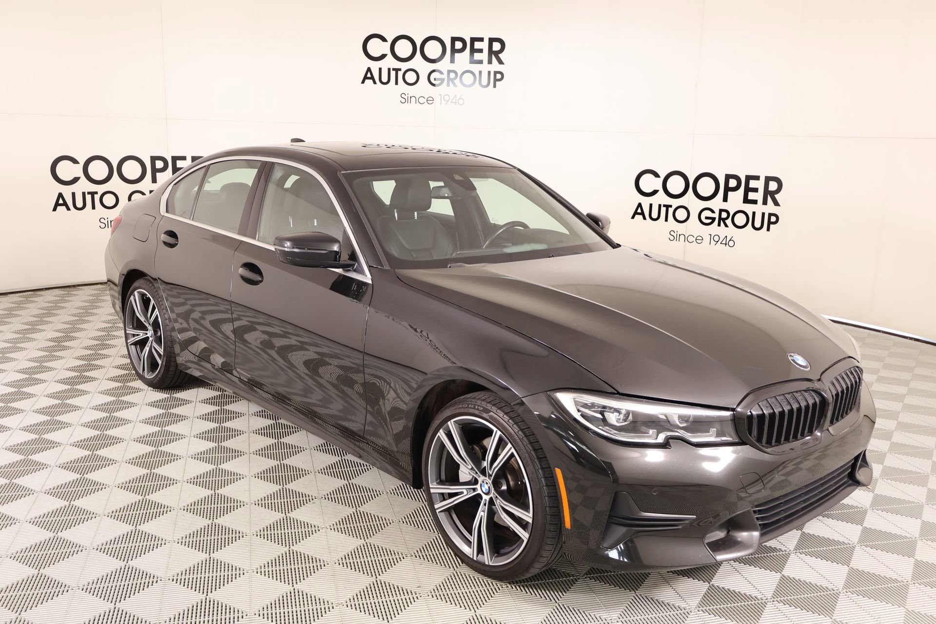 Used 2019 BMW 330i xDrive Sedan w/ Premium Package AWD/4WD image 1