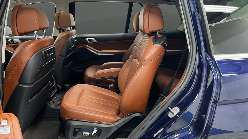 Used 2022 BMW X7 xDrive40i w/ Premium Package image 13