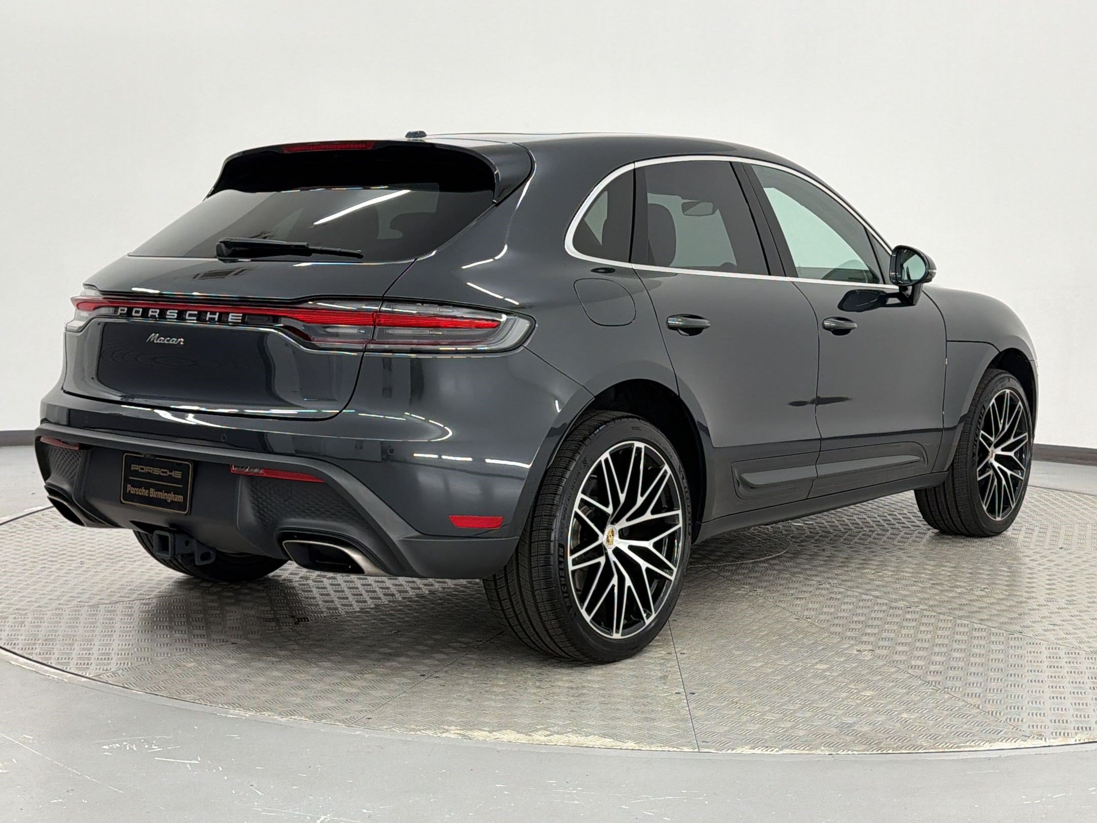 Used 2026 Porsche Macan AWD/4WD image 9
