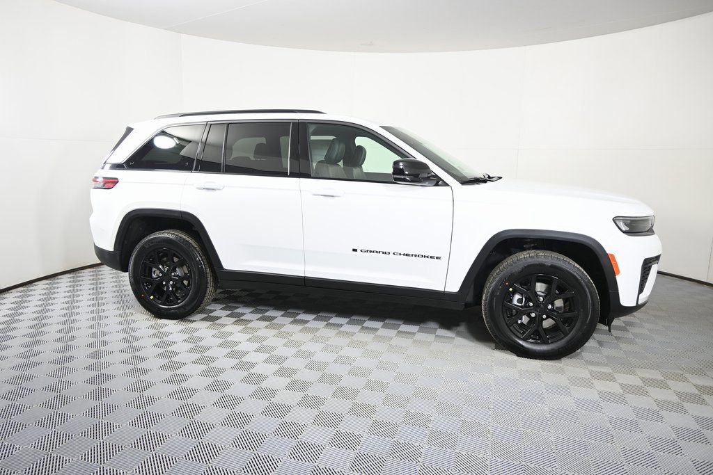 New 2026 Jeep Grand Cherokee Laredo image 8