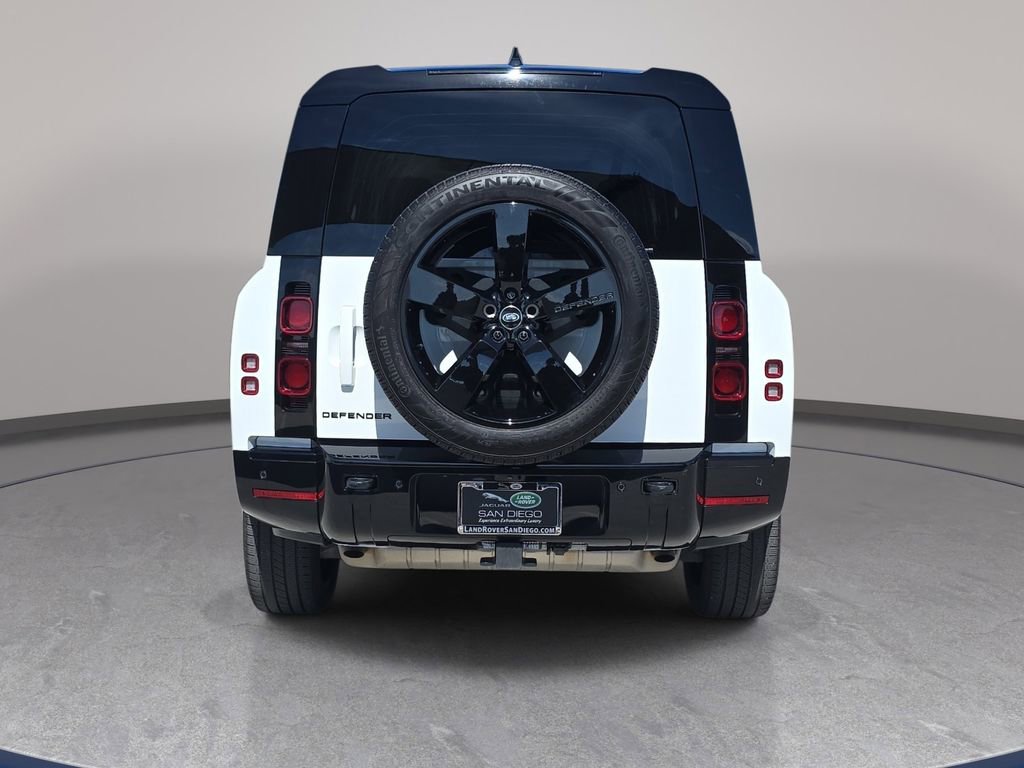 Used 2025 Land Rover Defender 130 X-Dynamic SE image 6