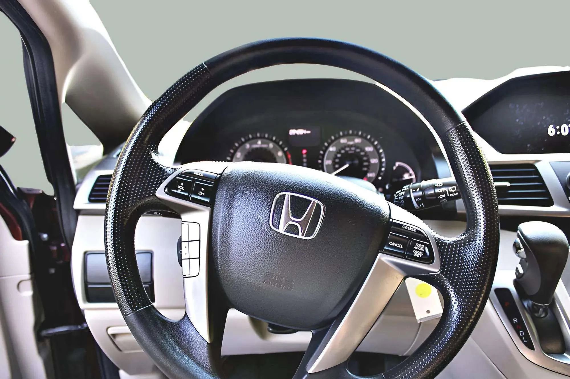 Used 2016 Honda Odyssey LX image 12