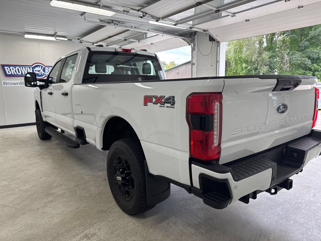 Used 2023 Ford F250 XL w/ STX Appearance Package AWD/4WD image 3