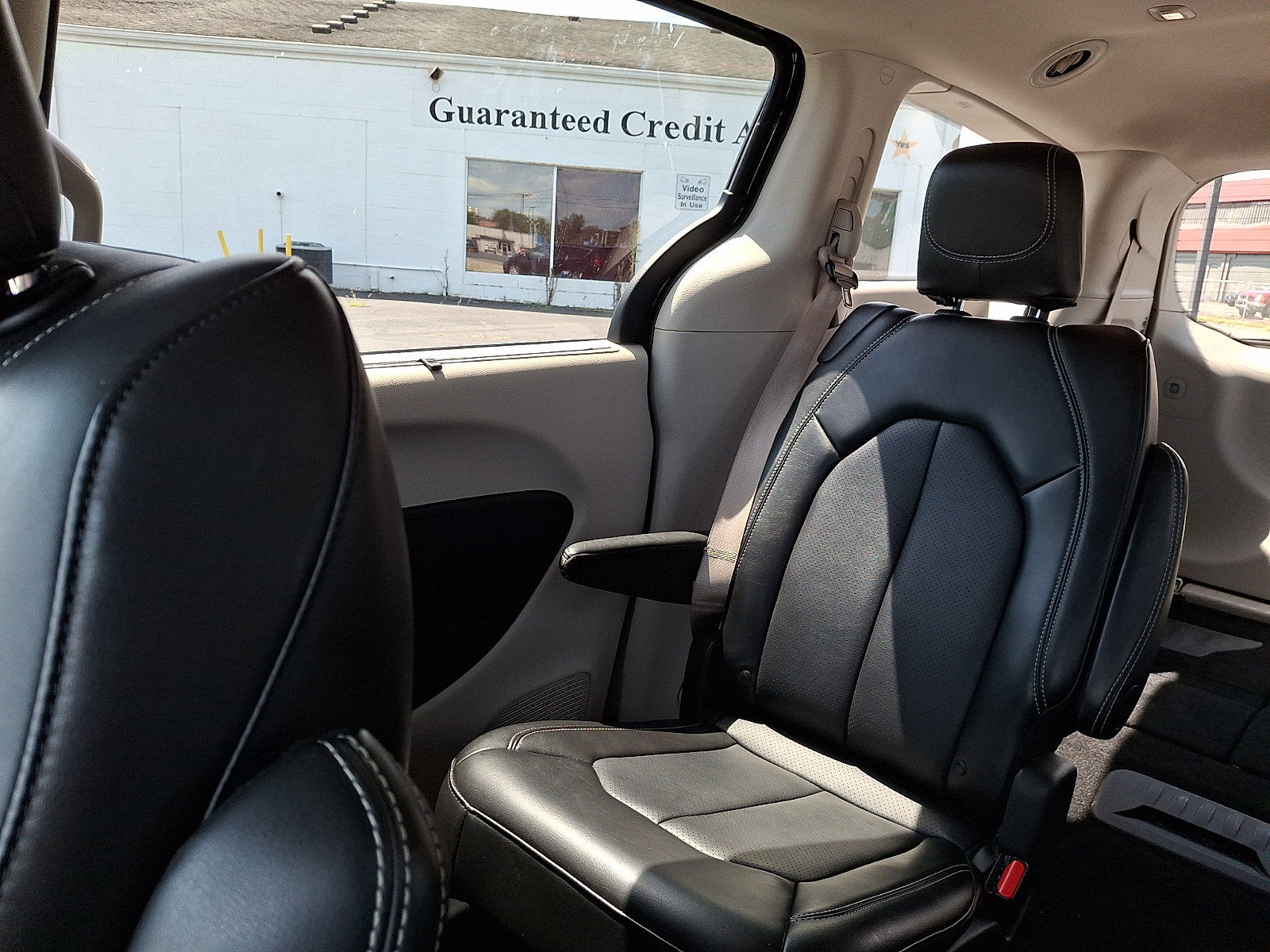 Used 2024 Chrysler Pacifica Touring-L FWD image 27