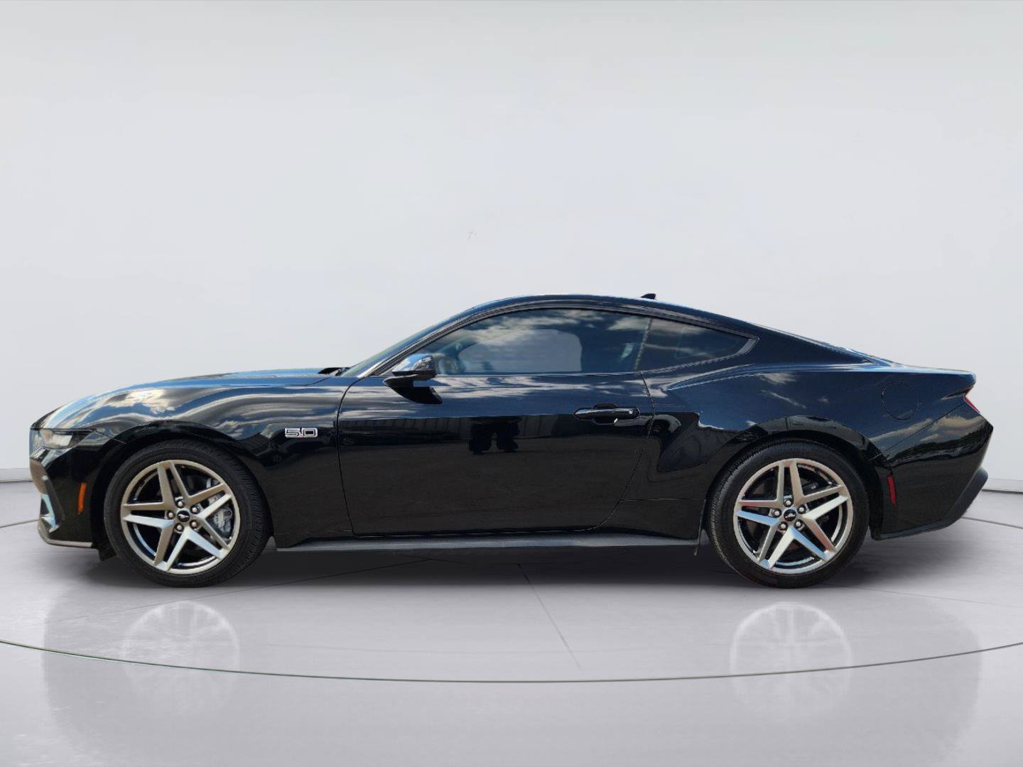 Used 2024 Ford Mustang GT RWD image 4