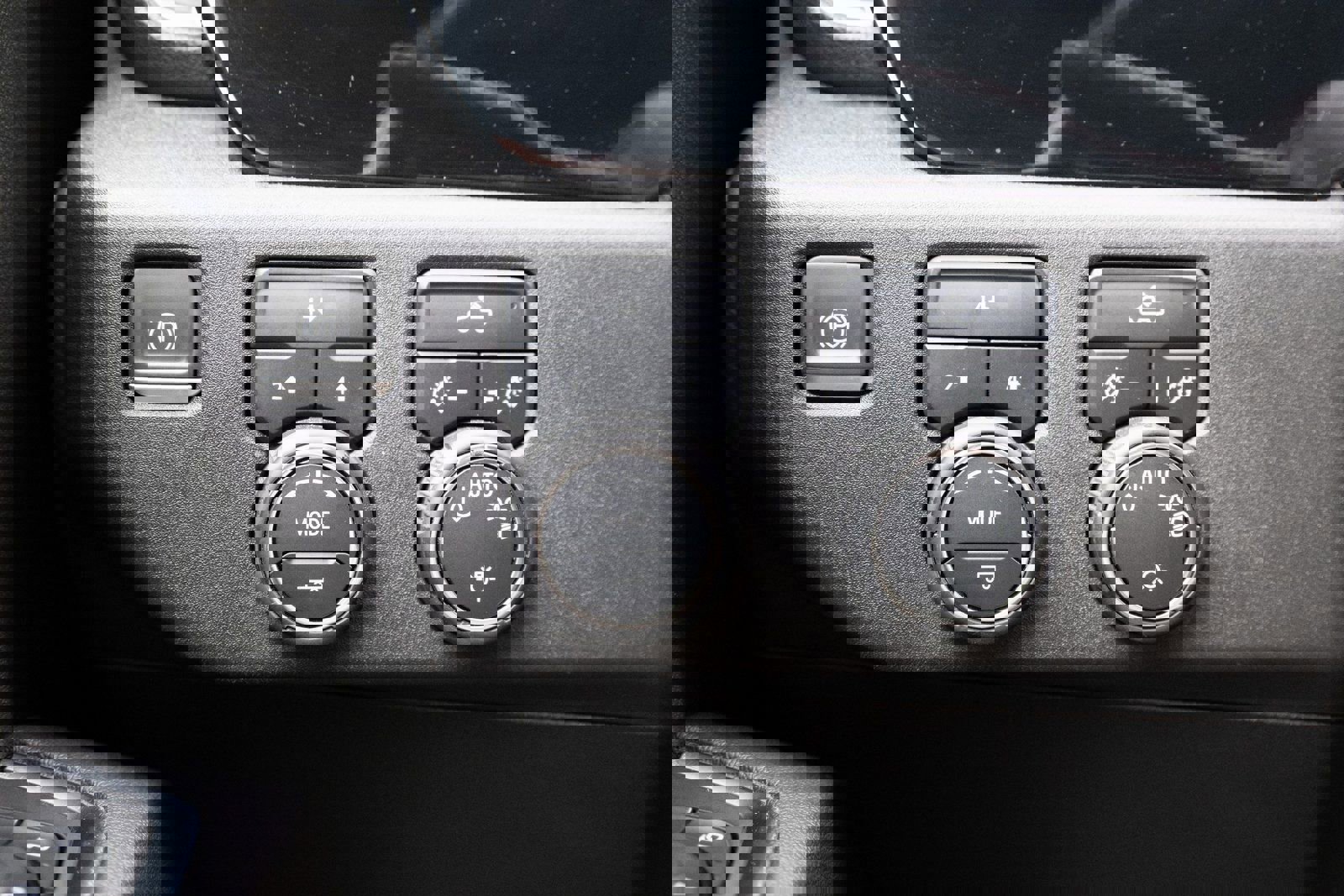 Used 2024 Chevrolet Silverado 3500 LT image 9