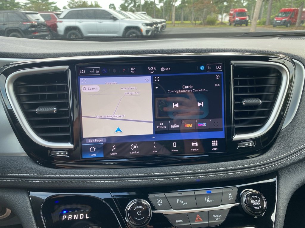 New 2026 Chrysler Pacifica Limited w/ S Appearance Package image 30