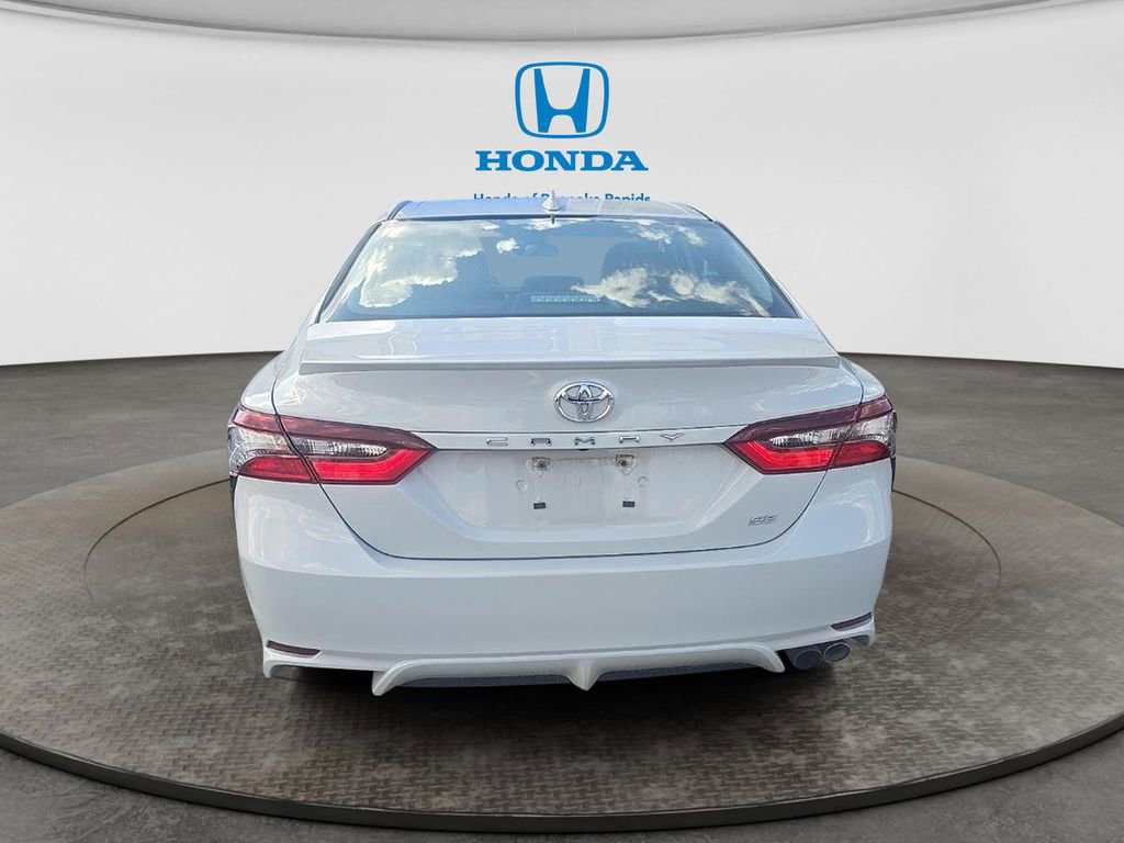 Used 2024 Toyota Camry SE image 8