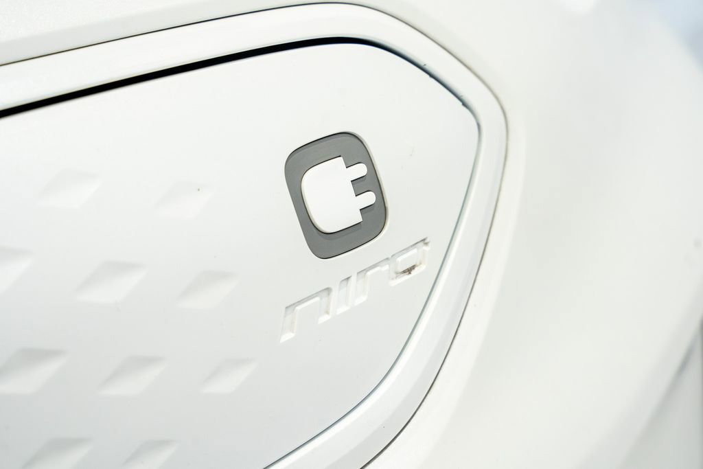 Used 2021 Kia Niro EX w/ Cold Weather Package image 4