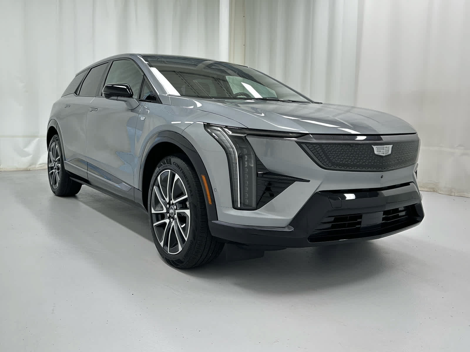 Used 2025 Cadillac Optiq Sport 2 w/ LPO, Floor Liner Package AWD/4WD image 1