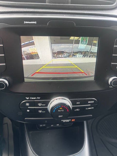 Used 2018 Kia Soul + FWD image 11