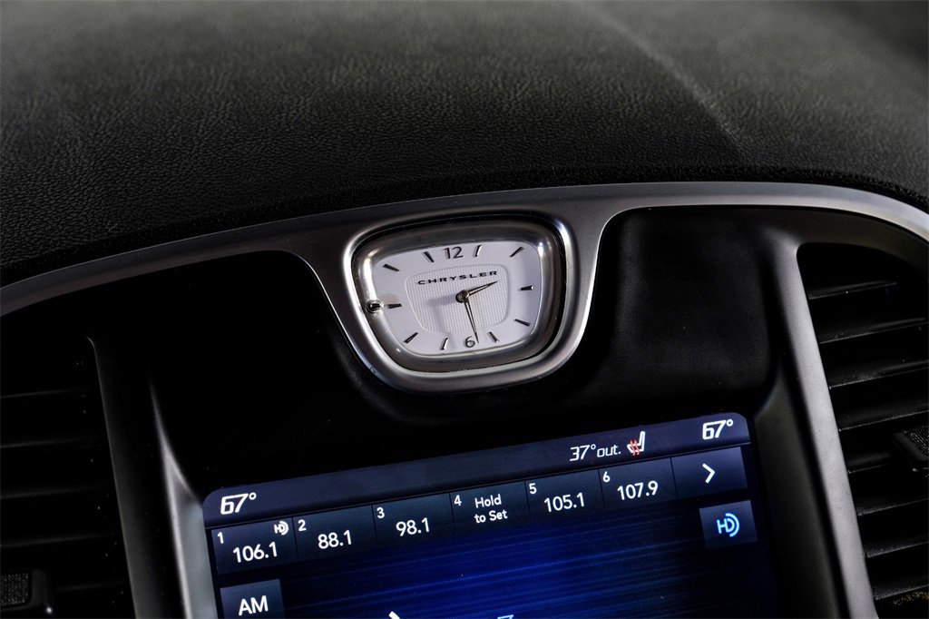 Used 2018 Chrysler 300 Touring L image 22