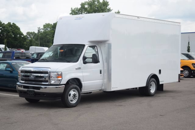 New 2027 Ford E-450 and Econoline 450 Super Duty w/ Power Equipment Group RWD image 16