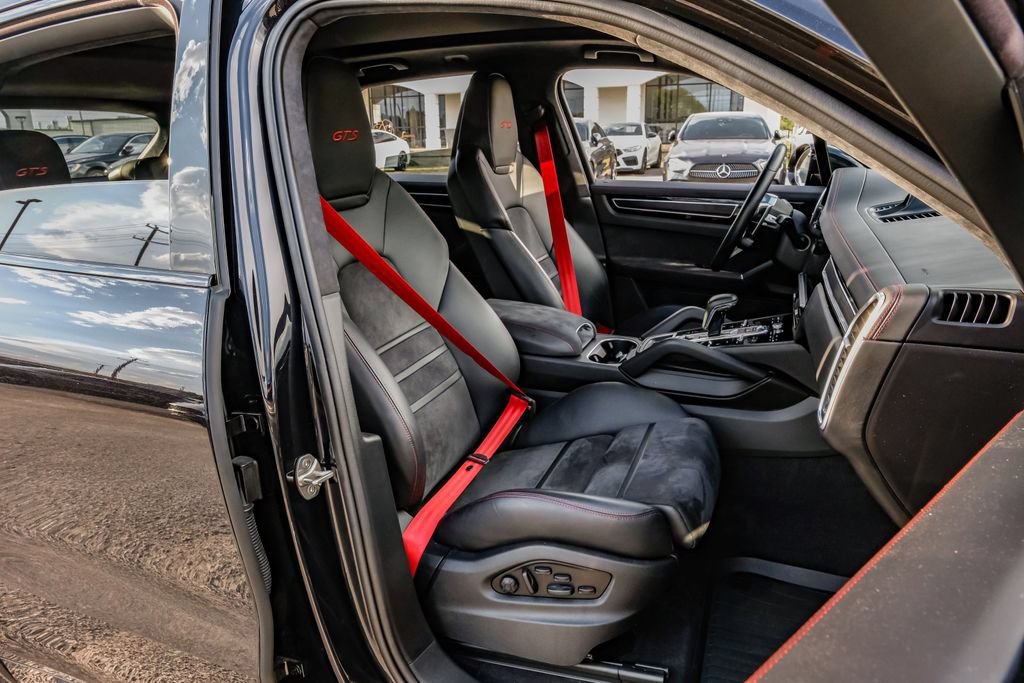 Used 2022 Porsche Cayenne GTS AWD/4WD image 41