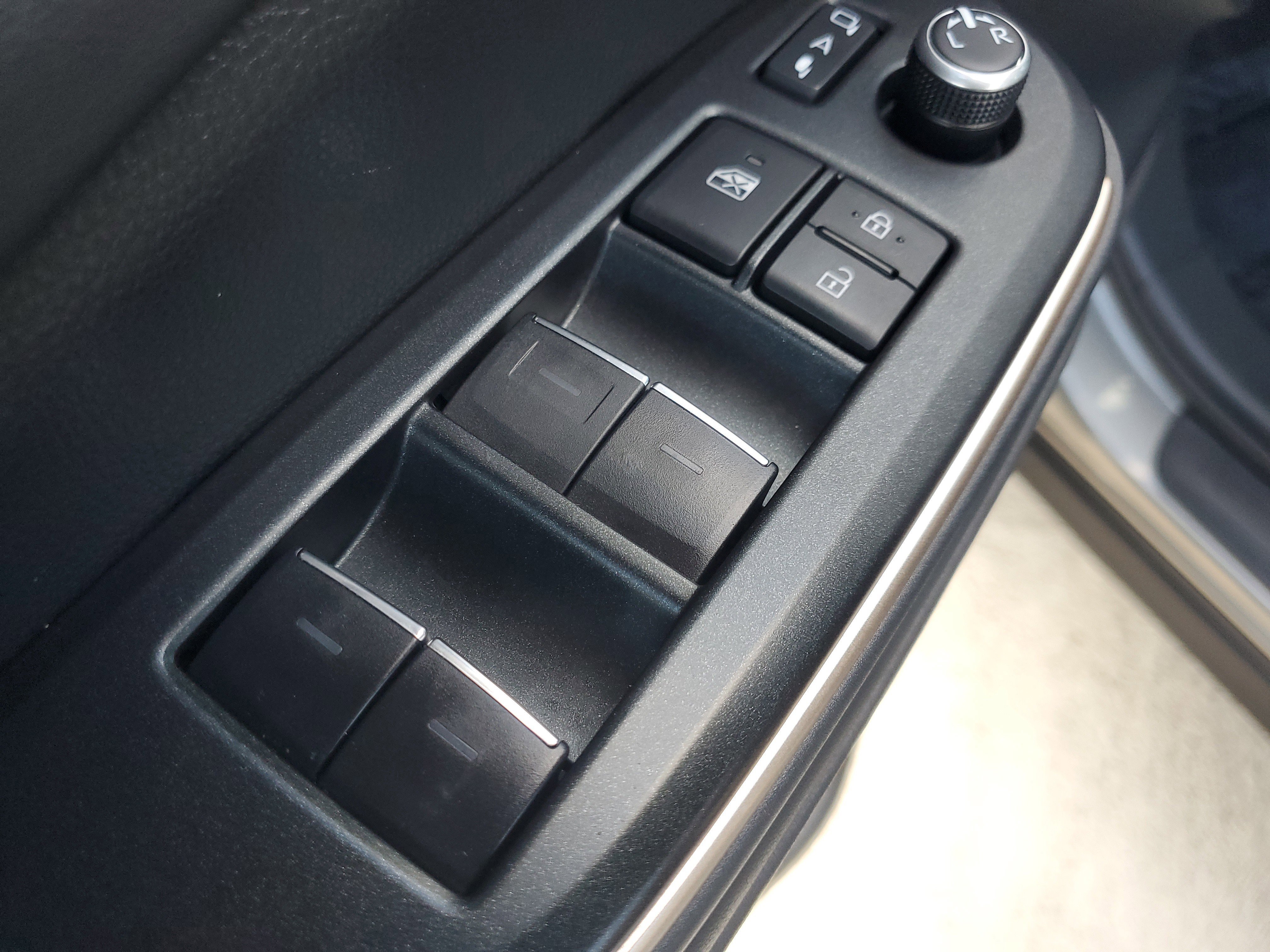 Used 2023 Toyota Crown Limited image 20