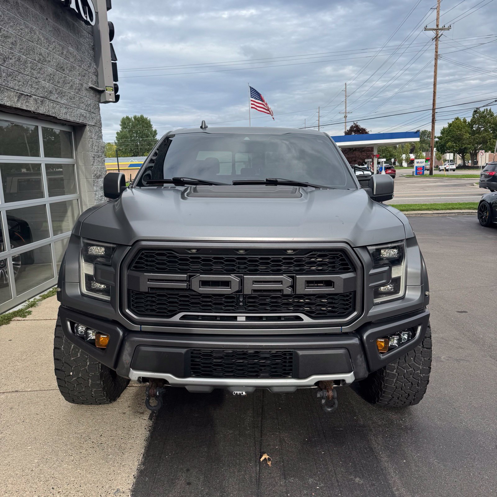 Used 2019 Ford F150 Raptor w/ Equipment Group 802A Luxury AWD/4WD image 2