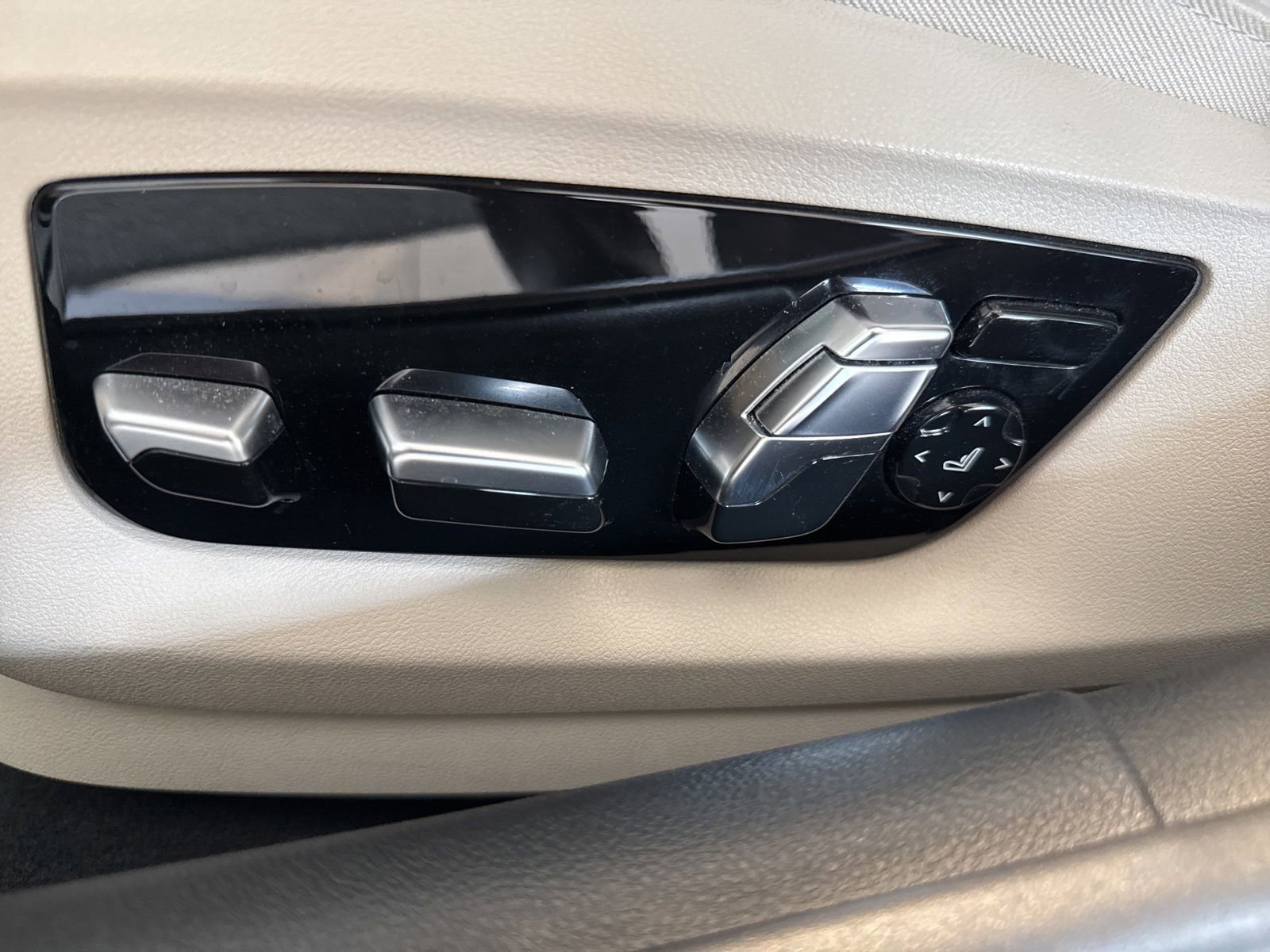 Used 2023 BMW 540i xDrive w/ Premium Package AWD/4WD image 14