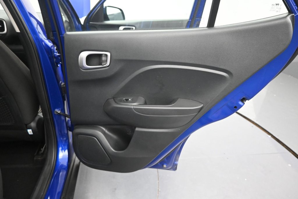 Used 2024 Hyundai Venue SEL FWD image 18