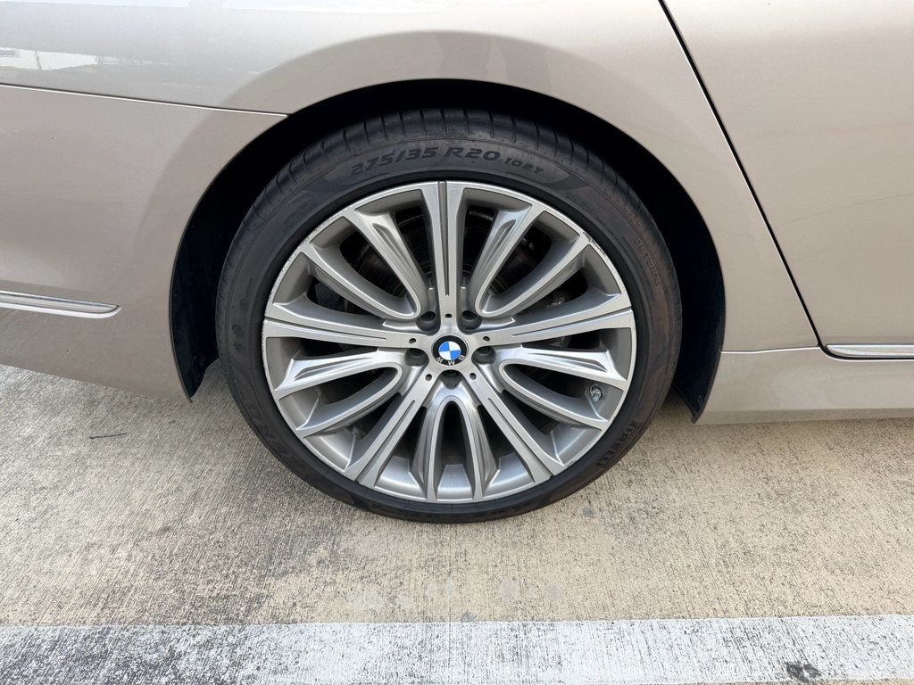 Used 2018 BMW 750i RWD image 31