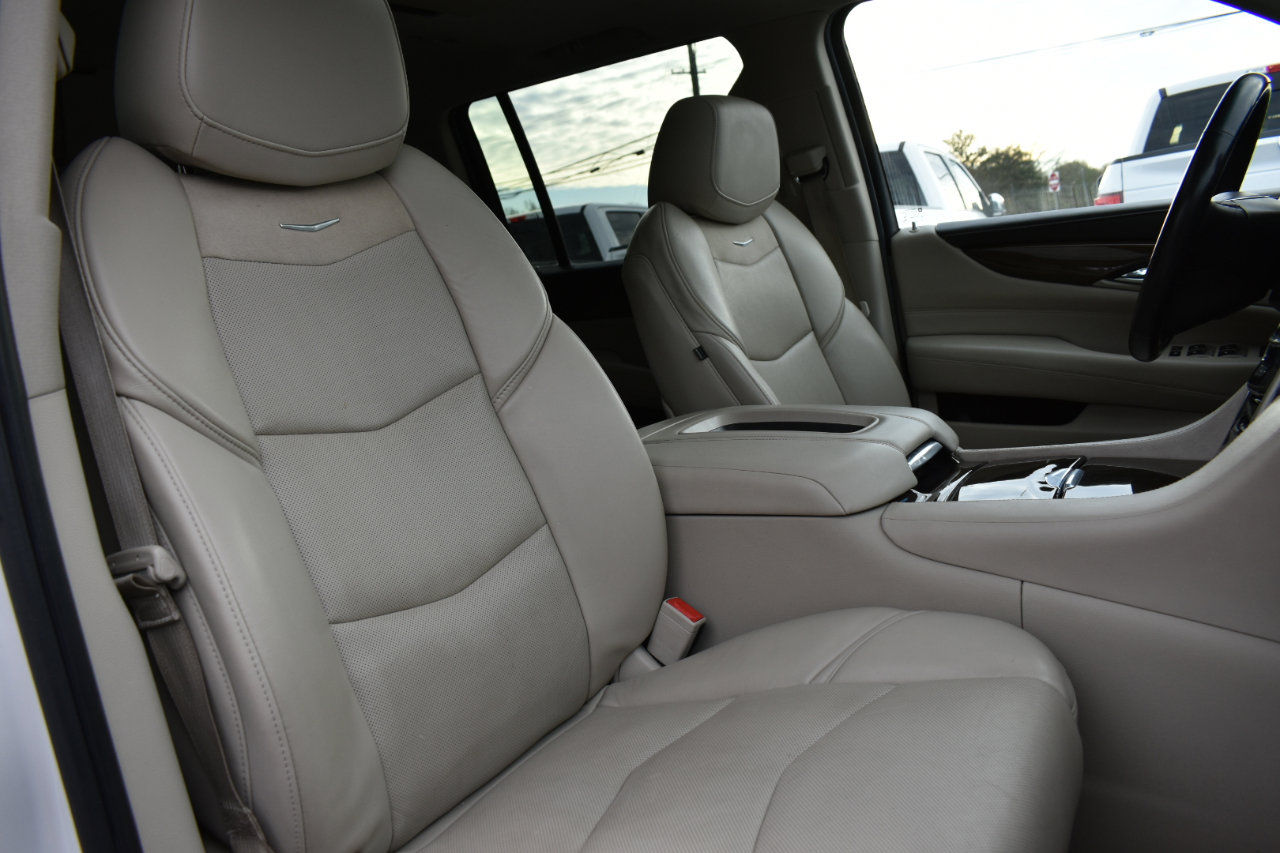 Used 2020 Cadillac Escalade ESV Premium Luxury image 33