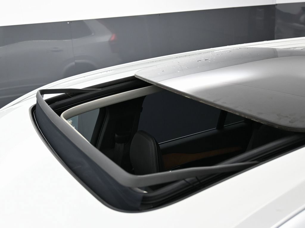 Used 2024 Volvo XC90 B5 Plus image 11