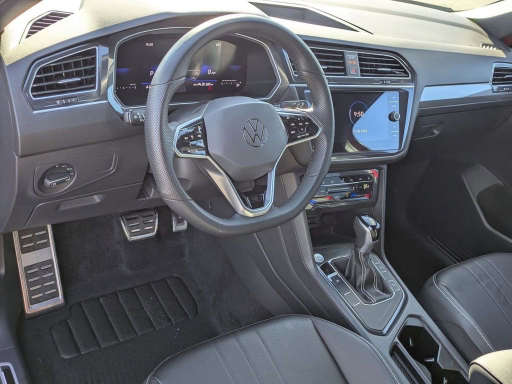 Used 2024 Volkswagen Tiguan SE R-Line image 4