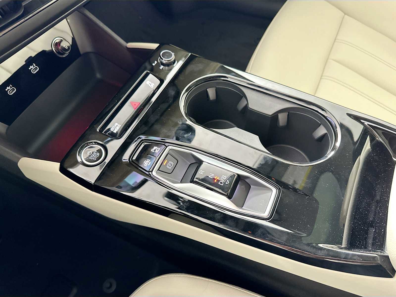 New 2025 Audi A6 e-tron Premium Plus image 16