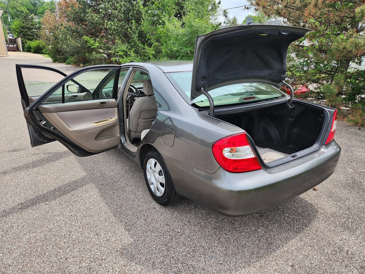 Used 2004 Toyota Camry LE FWD image 16