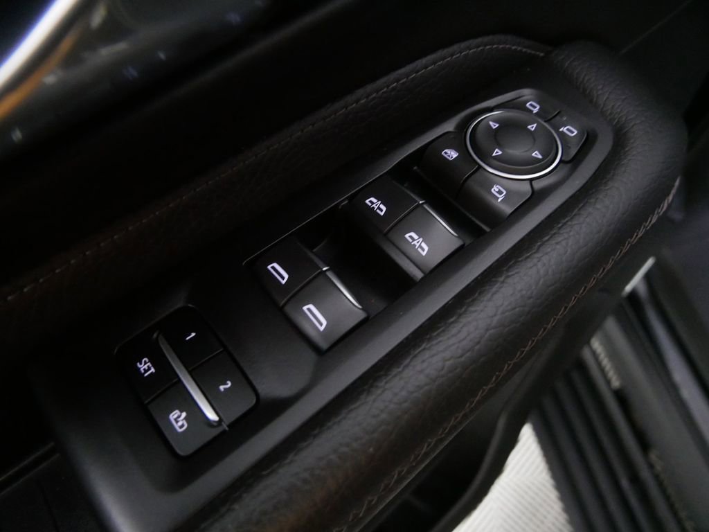 Used 2023 GMC Yukon XL Denali image 14