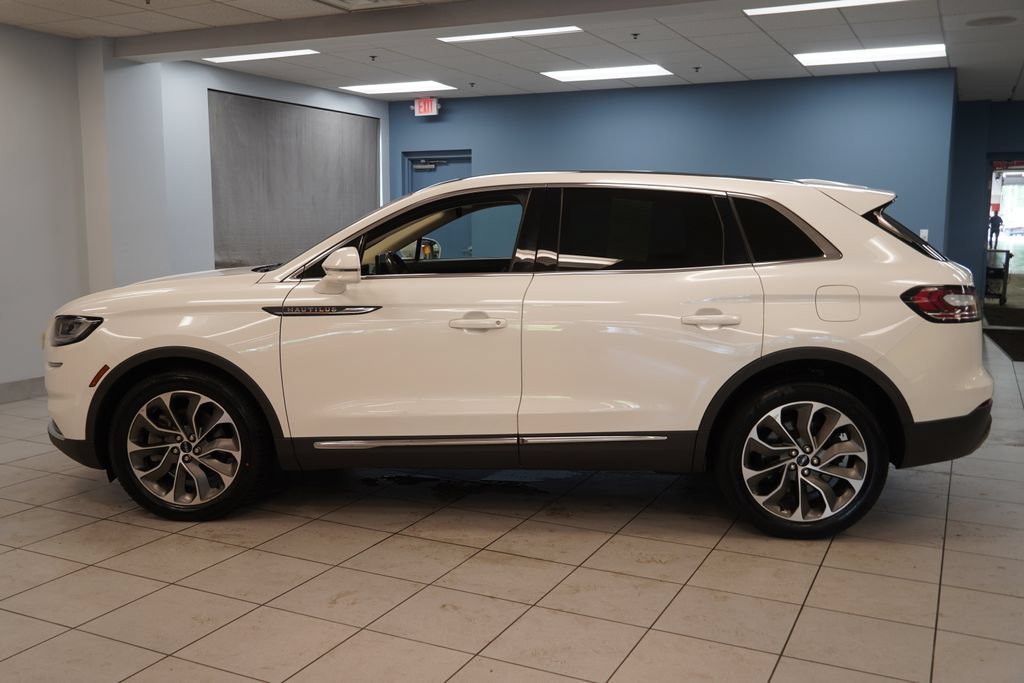 Used 2022 Lincoln Nautilus Reserve AWD/4WD image 2