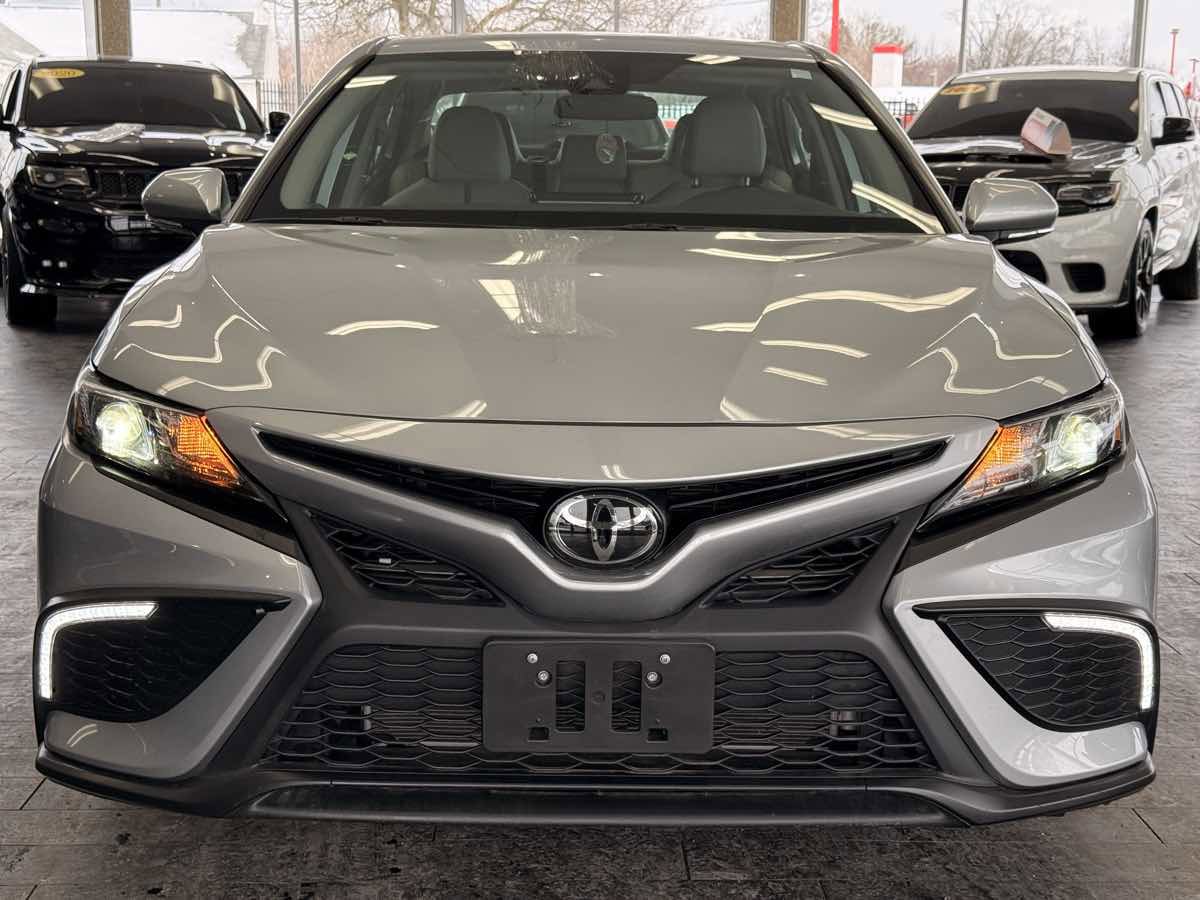Used 2023 Toyota Camry SE AWD/4WD image 4