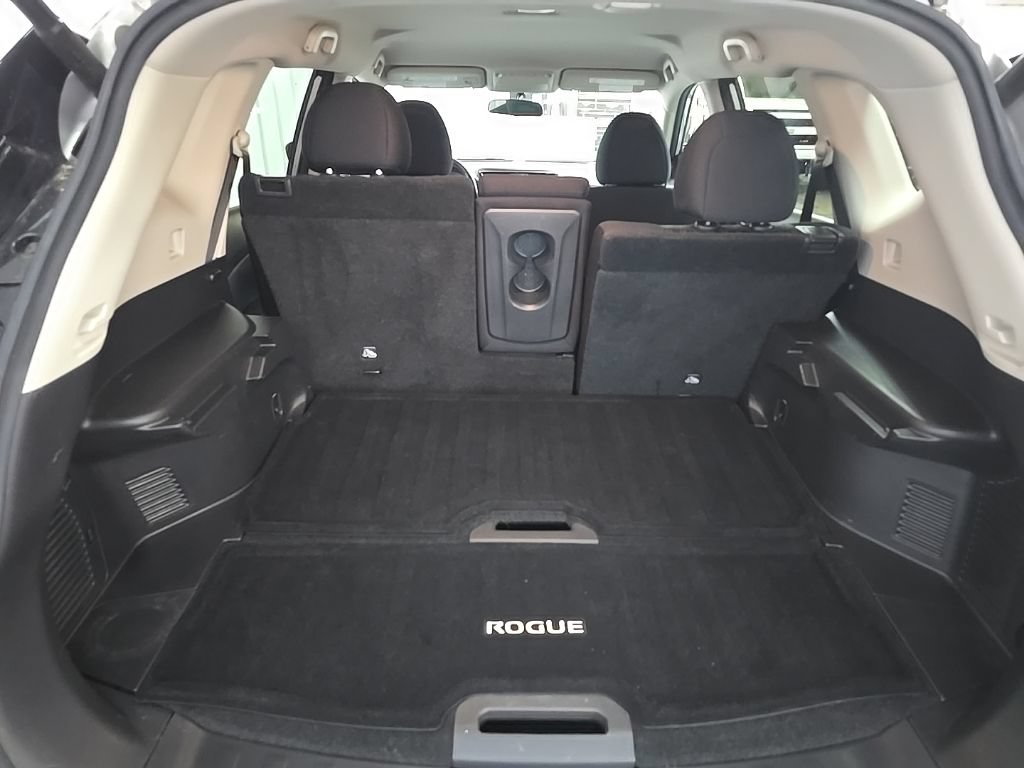 Used 2018 Nissan Rogue SV AWD/4WD image 12