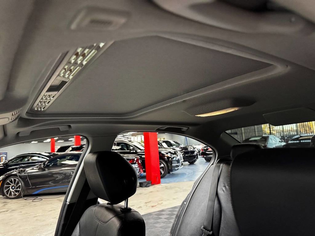 Used 2018 BMW 320i xDrive Sedan image 36