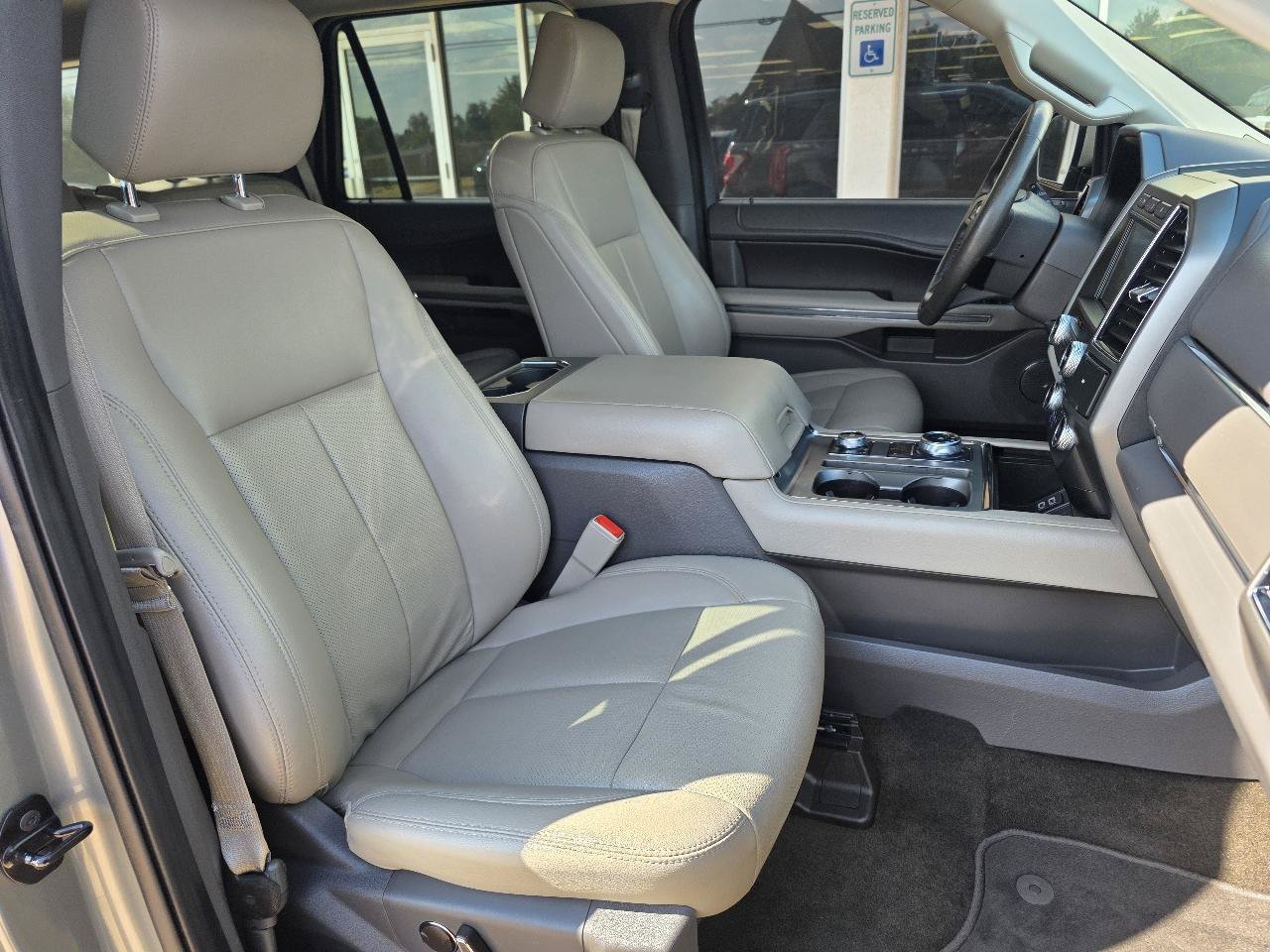 Used 2019 Ford Expedition XLT w/ Equipment Group 202A AWD/4WD image 21