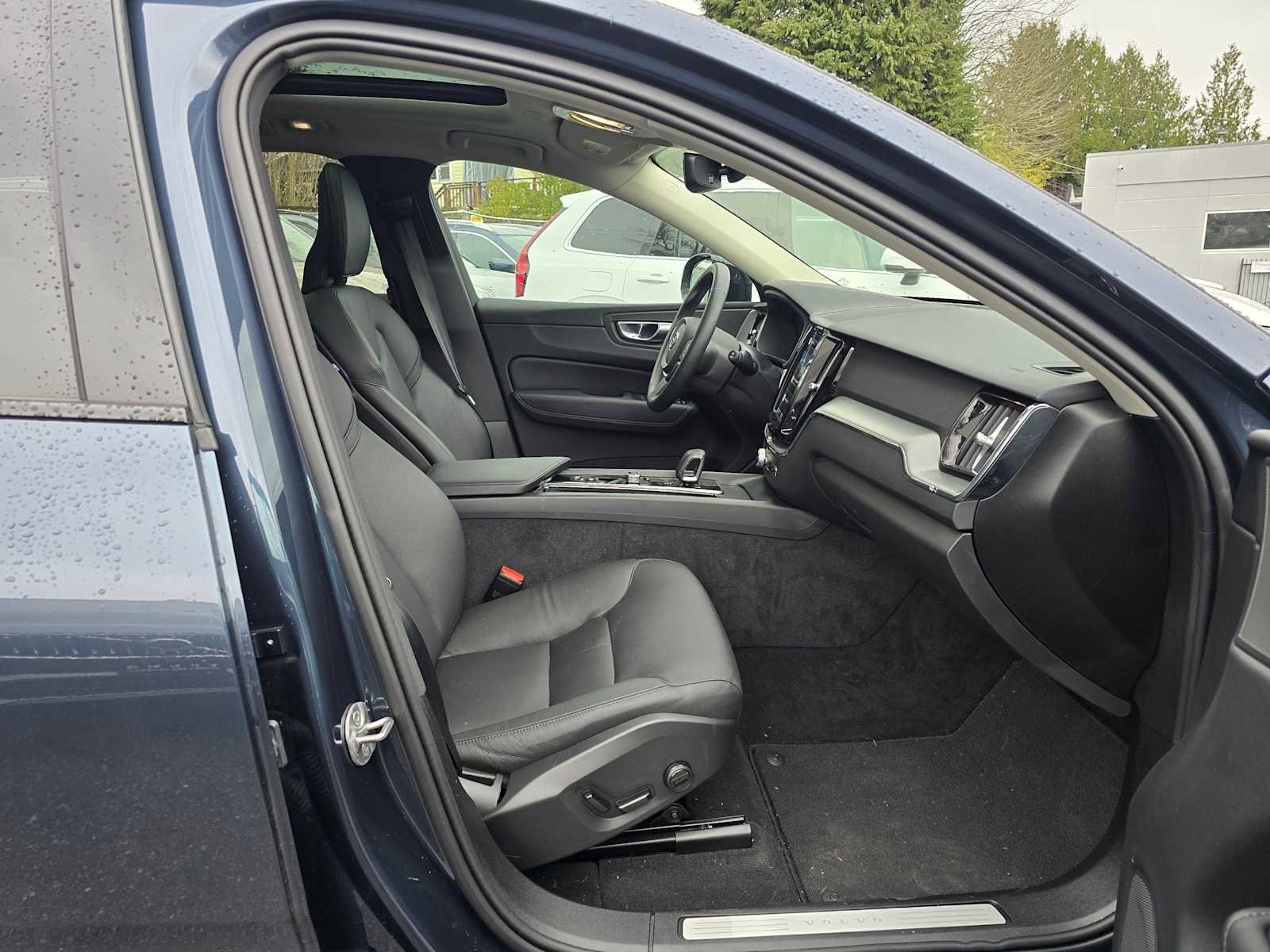 Certified 2025 Volvo XC60 B5 Core w/ Protection Package Premier image 12