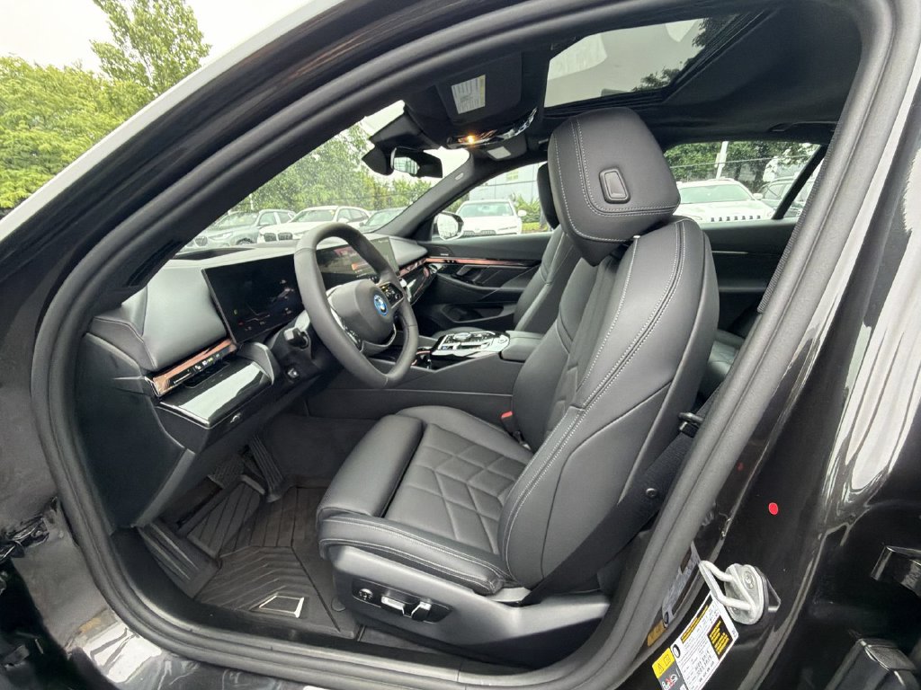 Used 2026 BMW i5 eDrive40 w/ Premium Package AWD/4WD image 10