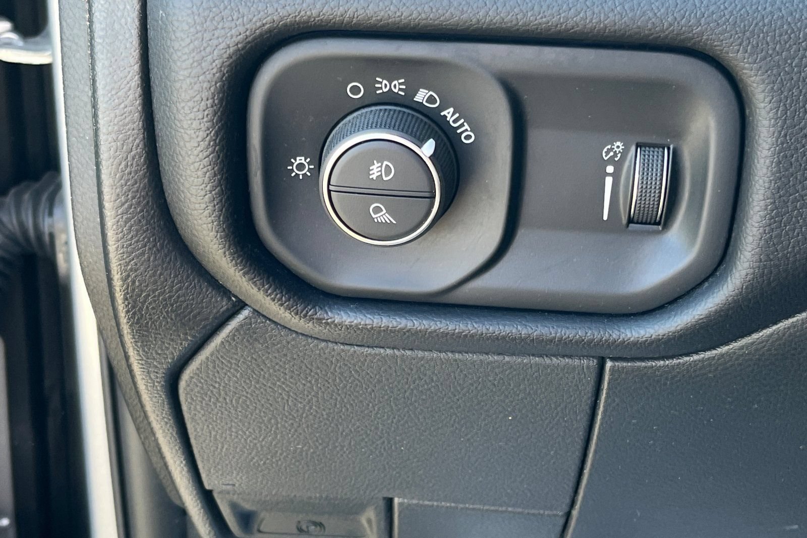 Used 2024 RAM 2500 Big Horn AWD/4WD image 39