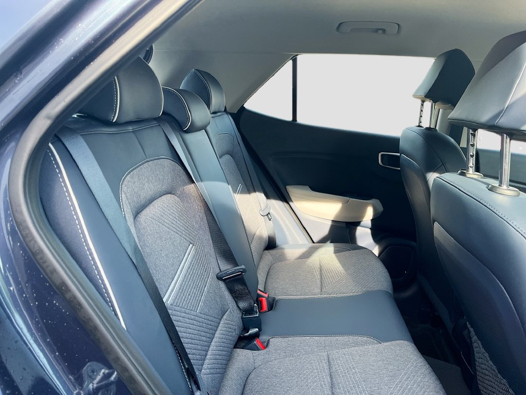 Used 2025 Hyundai Venue Limited FWD image 26