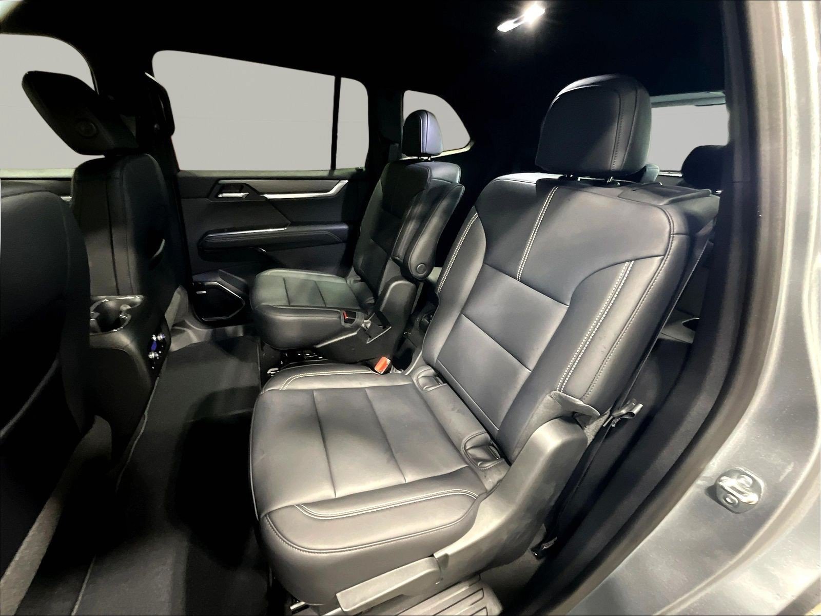 New 2026 GMC Acadia Elevation w/ Elevation Premium Package FWD image 17