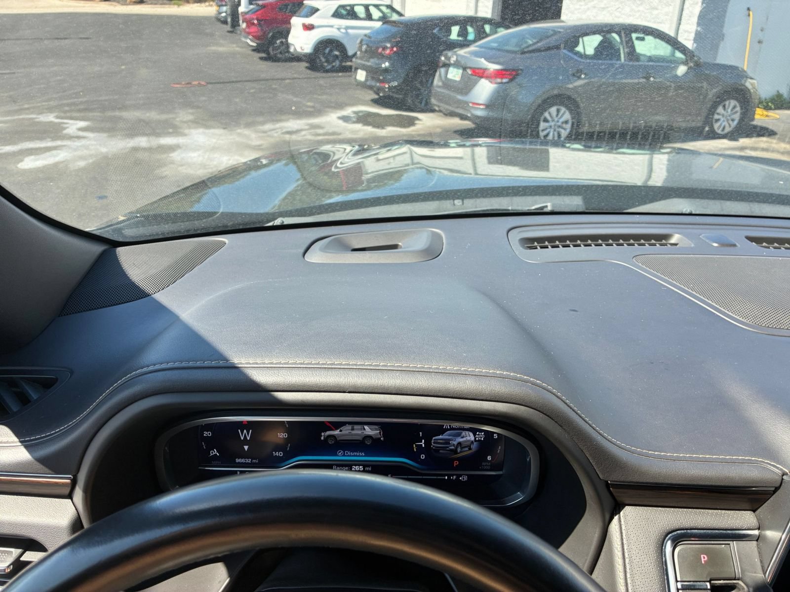 Used 2023 Chevrolet Tahoe Premier AWD/4WD image 33