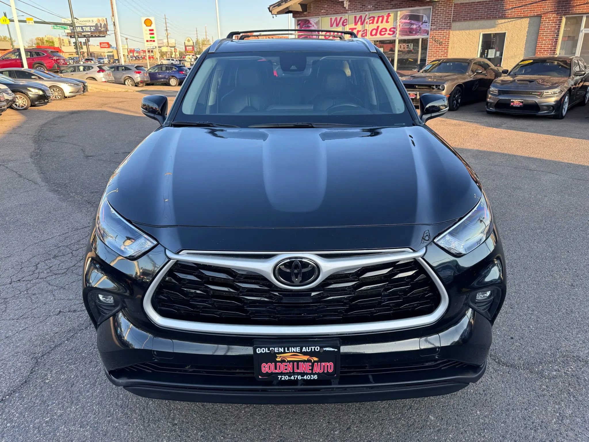 Used 2024 Toyota Highlander XLE image 3