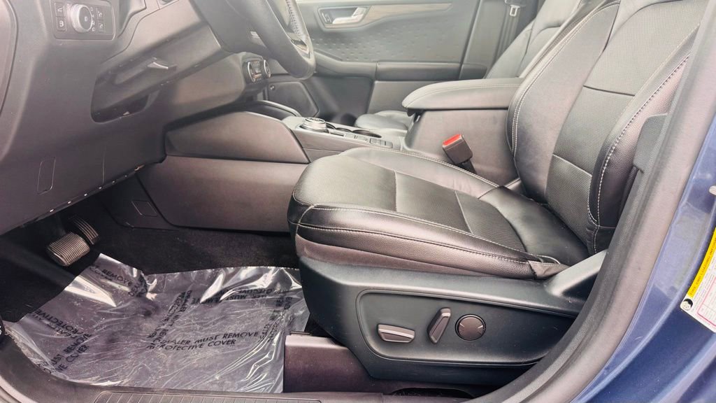 Used 2020 Ford Escape Titanium w/ Titanium Premium Package 2.0 FWD image 5