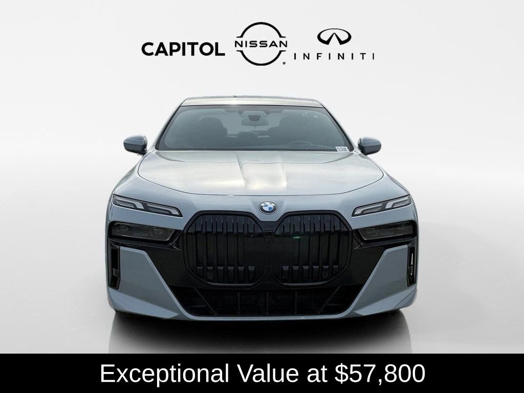 Used 2023 BMW 740i image 2