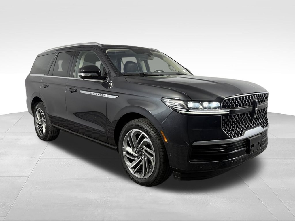 Used 2025 Lincoln Navigator Reserve AWD/4WD image 5