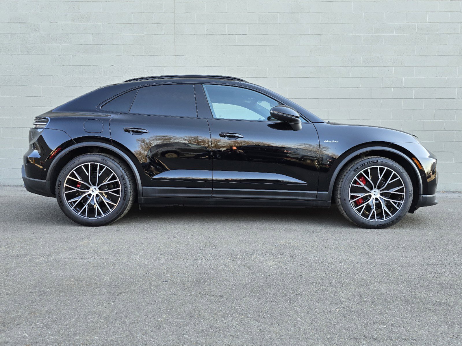 New 2025 Porsche Macan 4S Electric AWD/4WD image 10