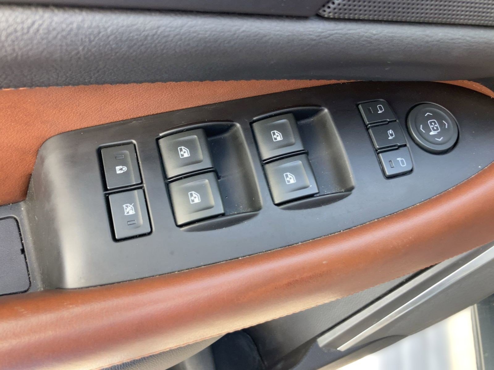 Used 2019 Cadillac Escalade Premium Luxury image 12