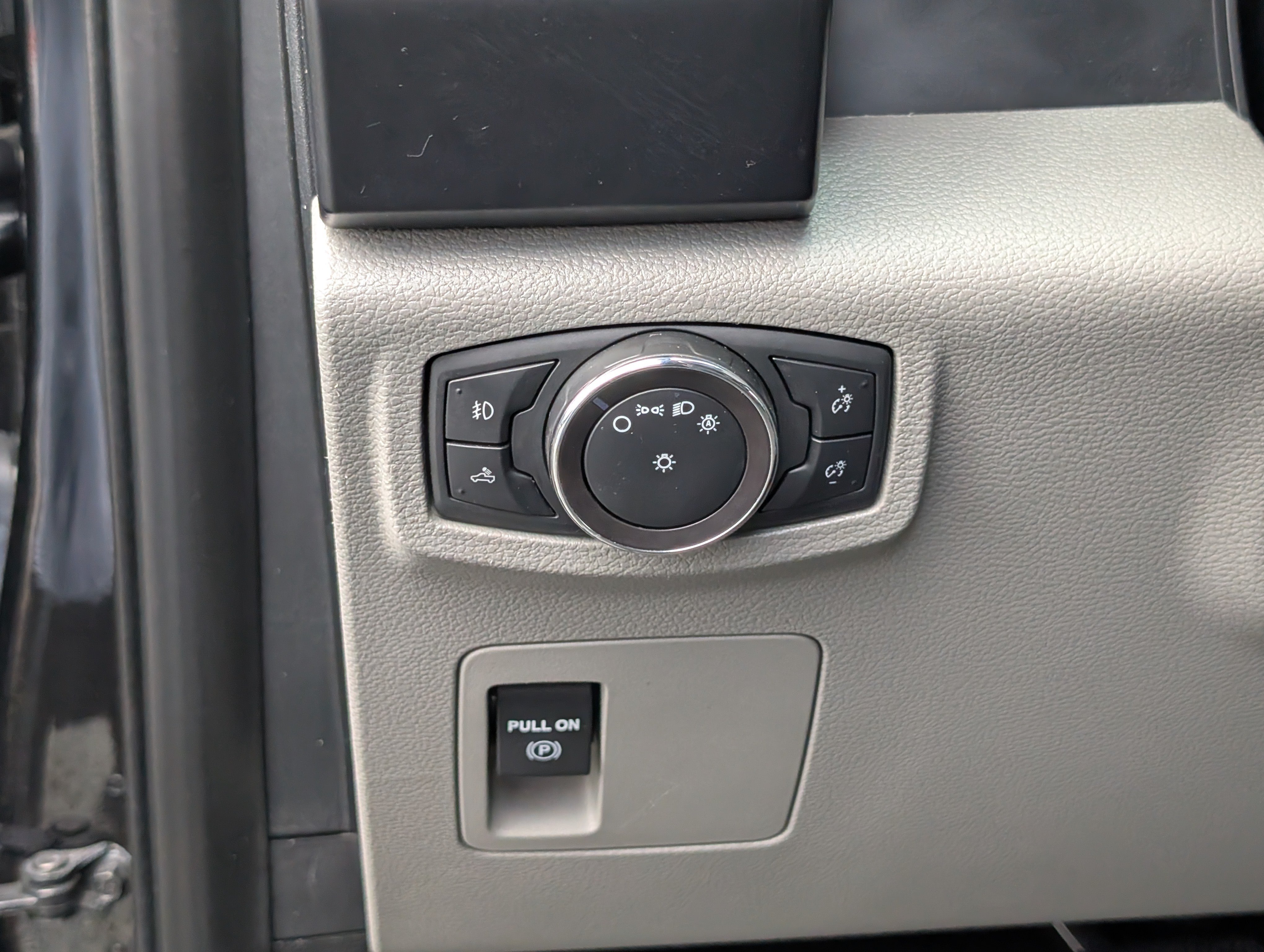 Used 2019 Ford F150 XL w/ Equipment Group 101A Mid AWD/4WD image 18