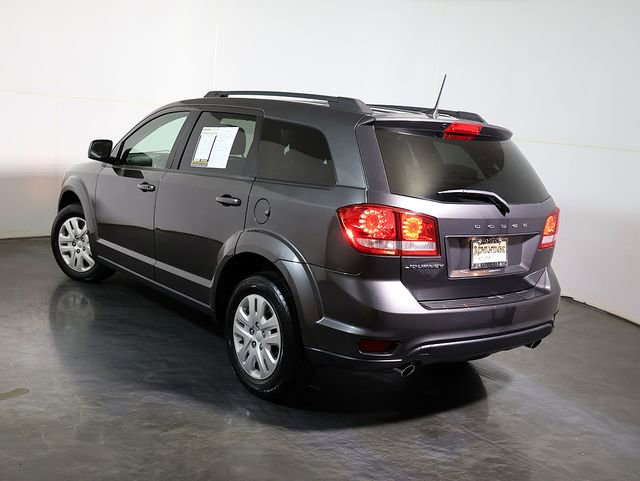 Used 2019 Dodge Journey SE w/ Connectivity Group FWD image 2